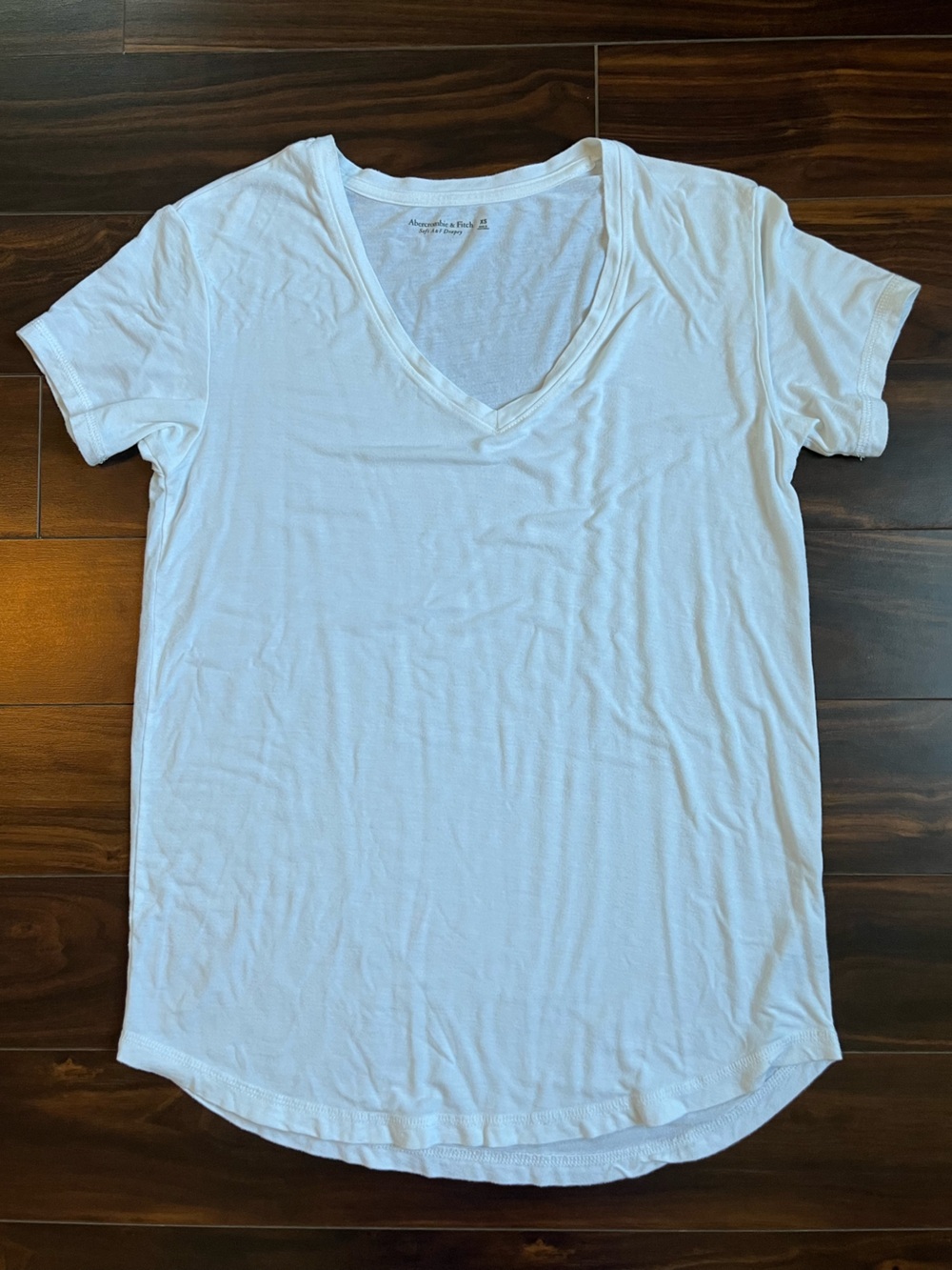 Abercrombie & Fitch Women’s White Soft A&F Drapery V-neck Tee, XS